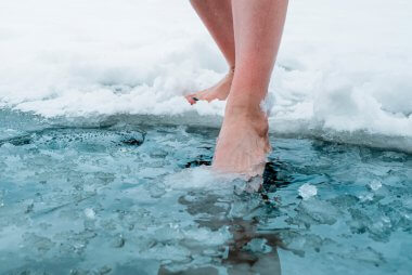 Cold Water Therapy: The Pros and Cons