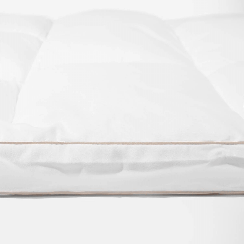 White topper with a thin gold stripe on a white background