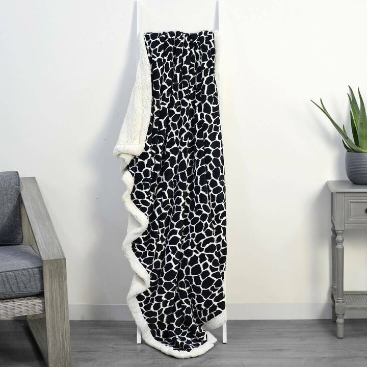 Animal Print Fleece Blanket With Sherpa Trim 2 Sizes Giraffe / 130x160cm