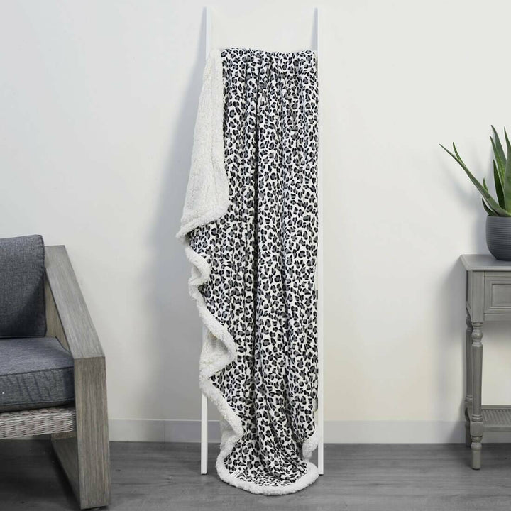 Animal Print Fleece Blanket With Sherpa Trim 2 Sizes Snow Leopard / 130x160cm