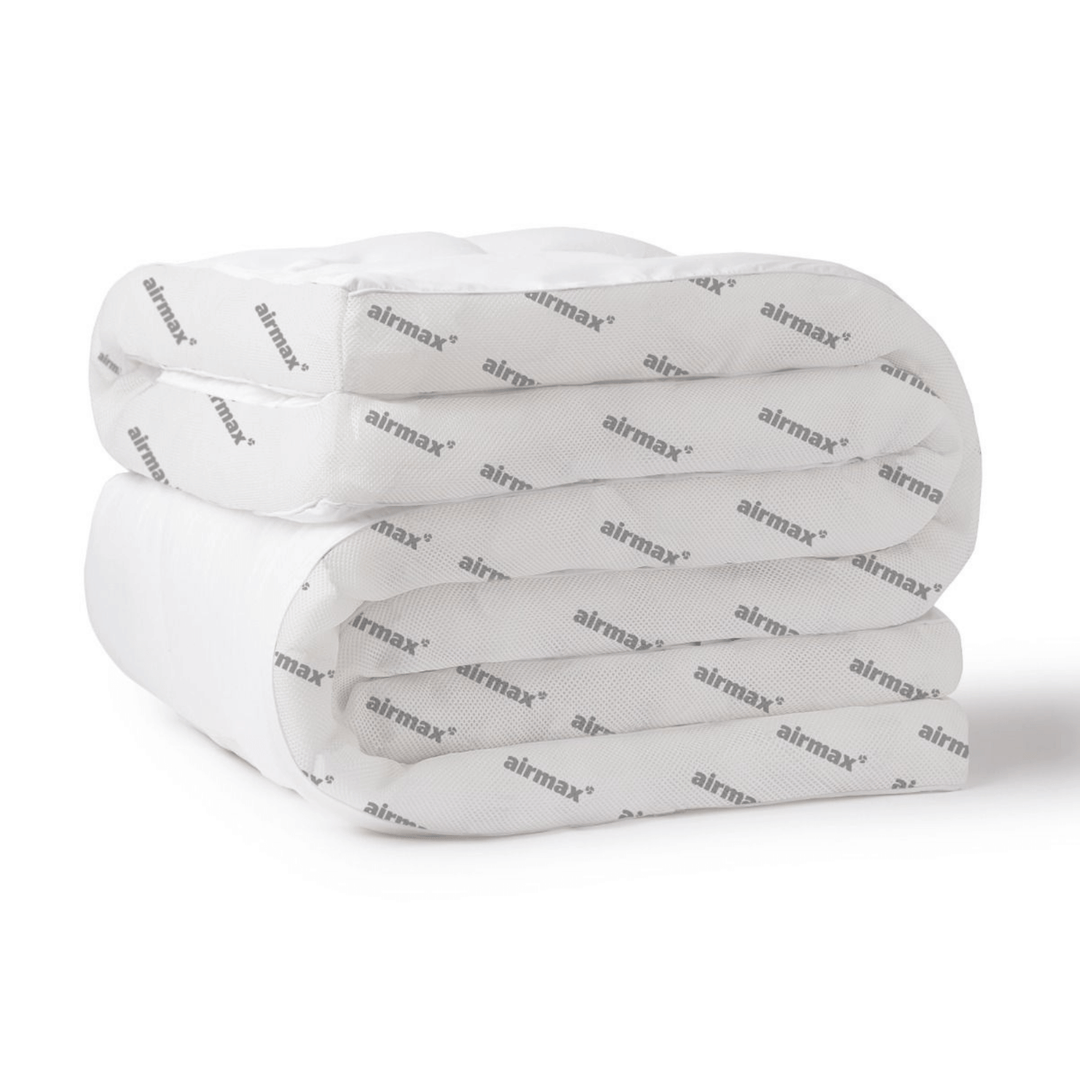 White shoelaces with 'airmax' branding on a white background