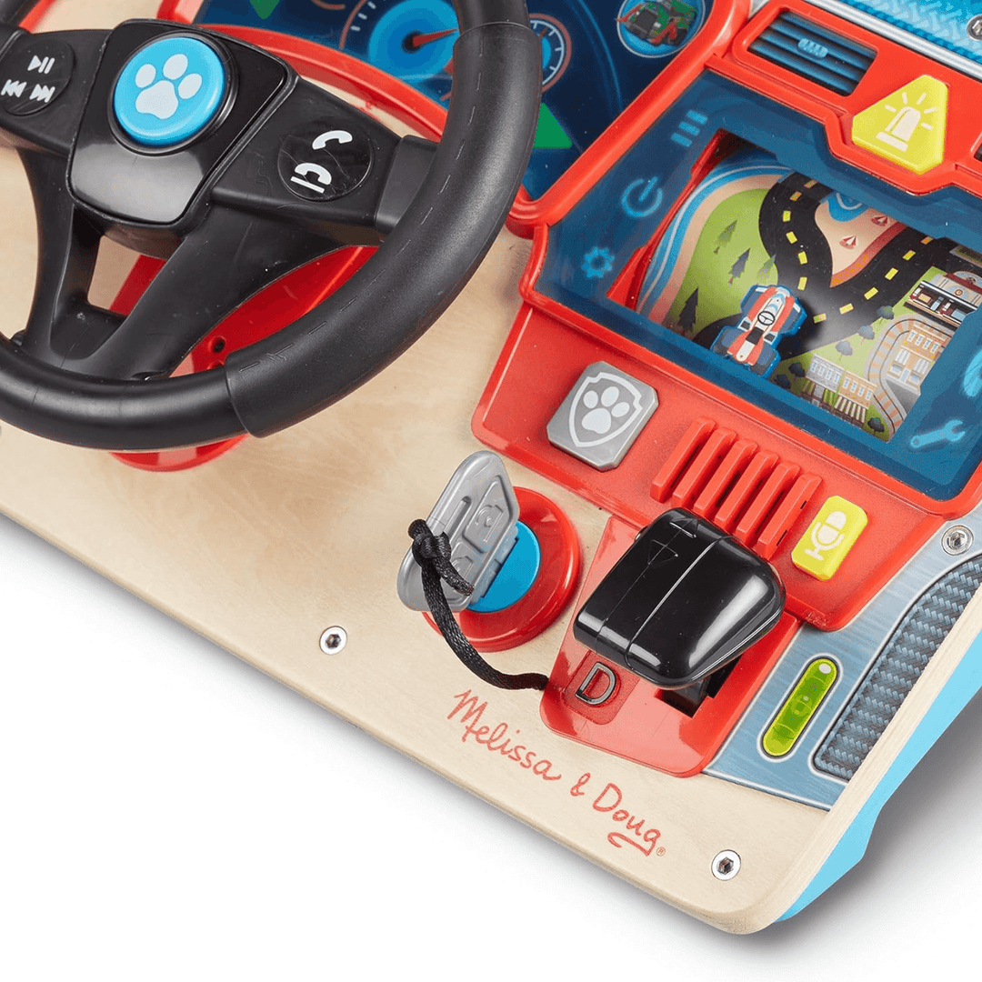 close up of key and gear stick at the bottom of the car dashboard