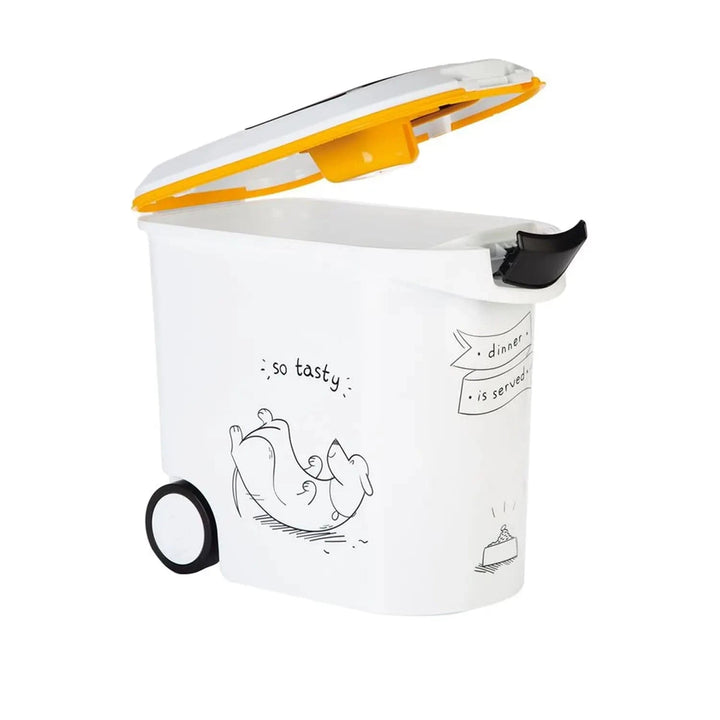Large opening clip lock lid to pour in dry dog food from big bags