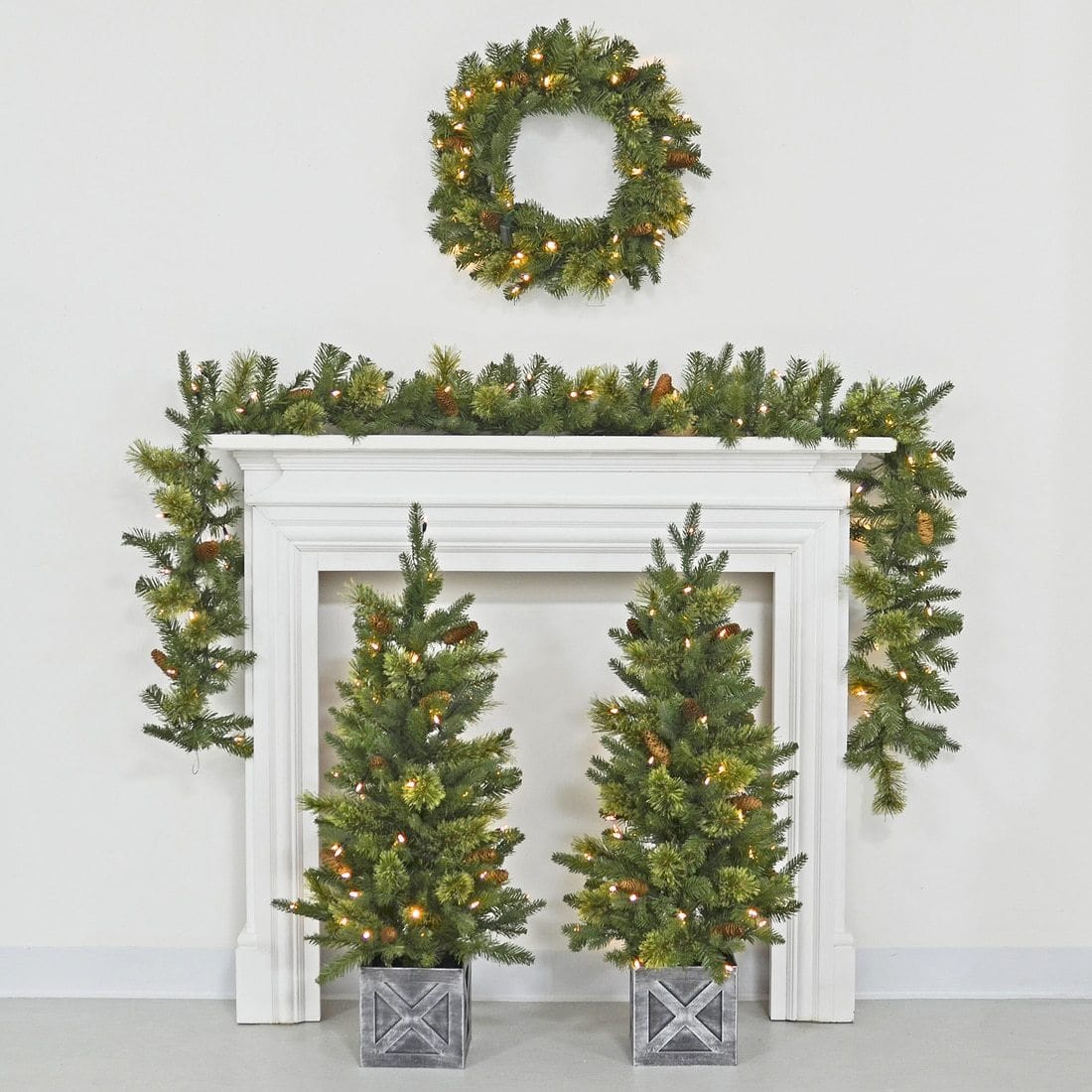 Pair of Potted Christmas Trees Garland And Wreath Set – XS-Stock.co.uk