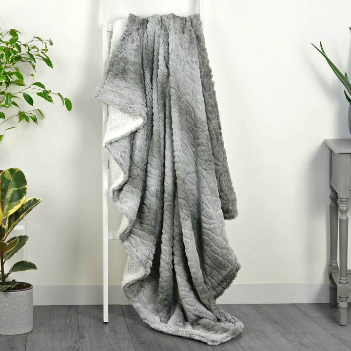 Hodge &amp; Hodge Grey Faux Fur Blanket Throw Sherpa Fleece 130x155cm